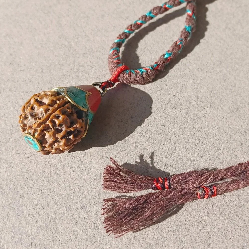 New men or women hand woven chain with encased gold walnut core pendant necklace - Picture 6 of 9